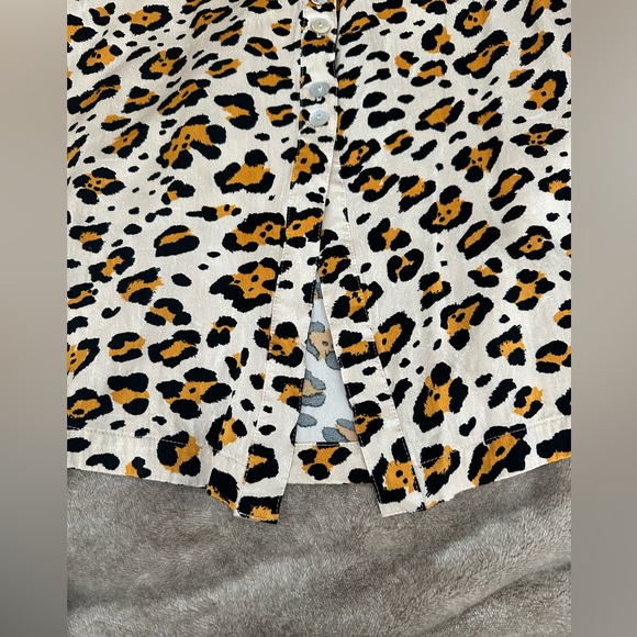 Never worn silky feel skirt with button details - Picture 2 of 7